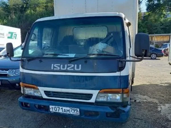 Промтоварный фургон Isuzu ELF