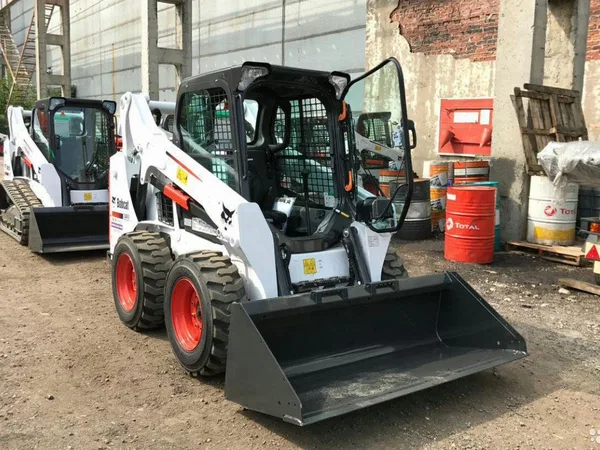 Аренда минипогрузчика Bobcat ковш,вилы, щетка