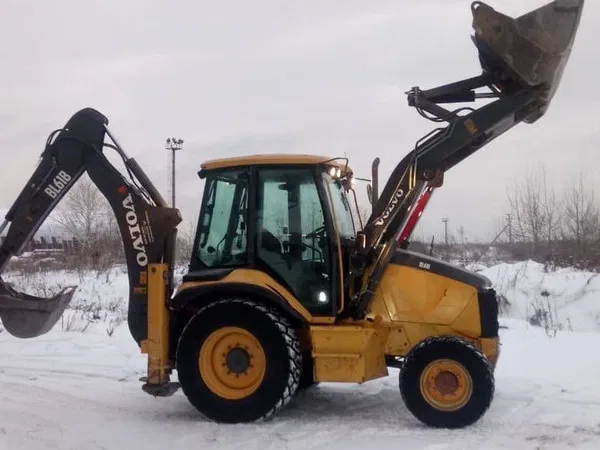 Аренда, услуги экскаватора-погрузчика Volvo BL61B