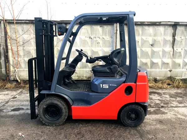 Вилочный погрузчик Toyota 02-8FD15