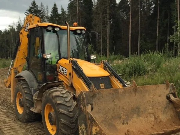 Экскаватор-погрузчик в аренду Jcb