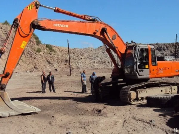 Экскаватор Hitachi ZX330