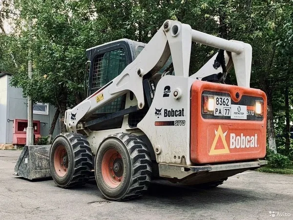 Аренда мини-погрузчика Bobcat в Москве