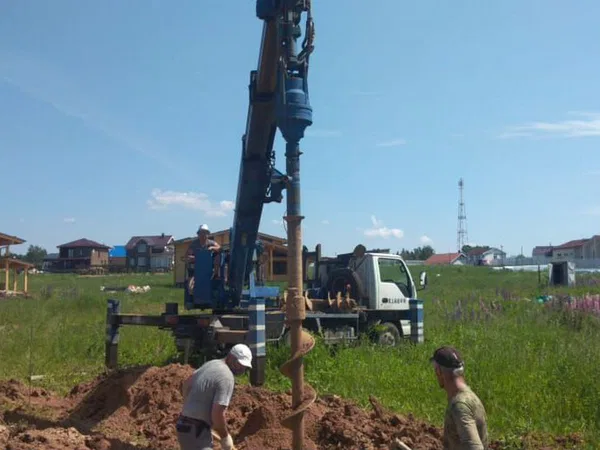 Аренда ямобура Установка столбов лэп Бурение свай