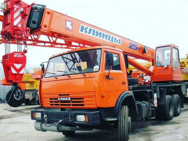 Автокран 25т-21,7 м