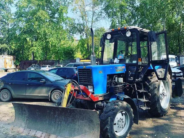 Услуги Мтз, коммунальная щетка с поливом