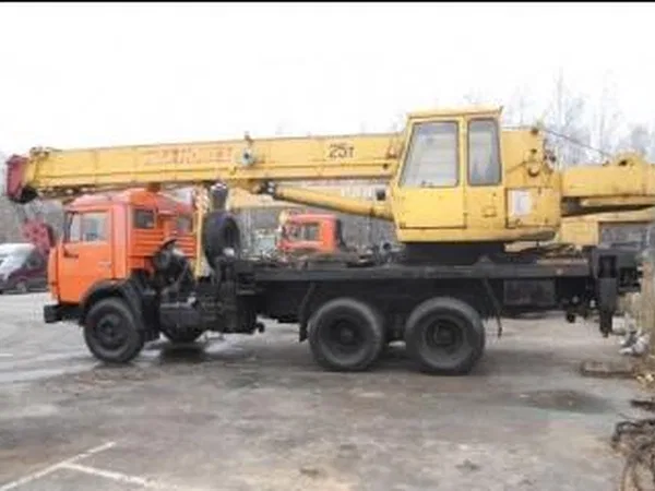 Автокран Ивановец КС-45717 на шасси КамАЗ