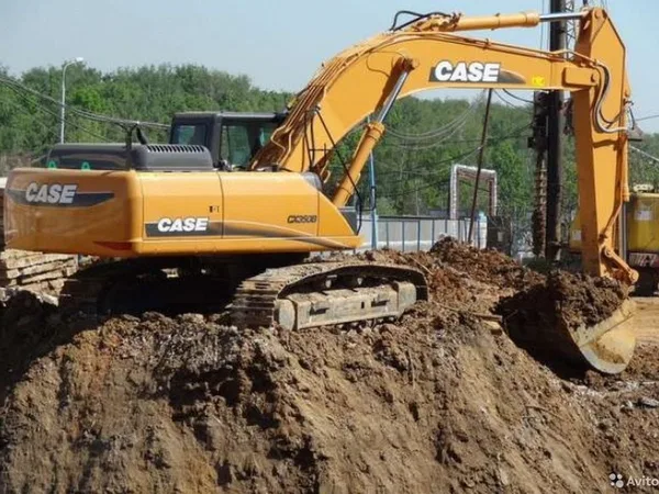 Сдаем, услуги Гусеничный экскаватор JCB220