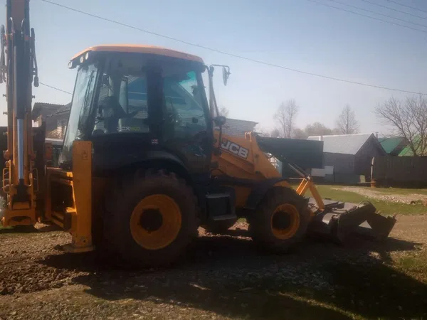 Услуги аренды экскаватора-погрузчика JCB 3CX с ямо