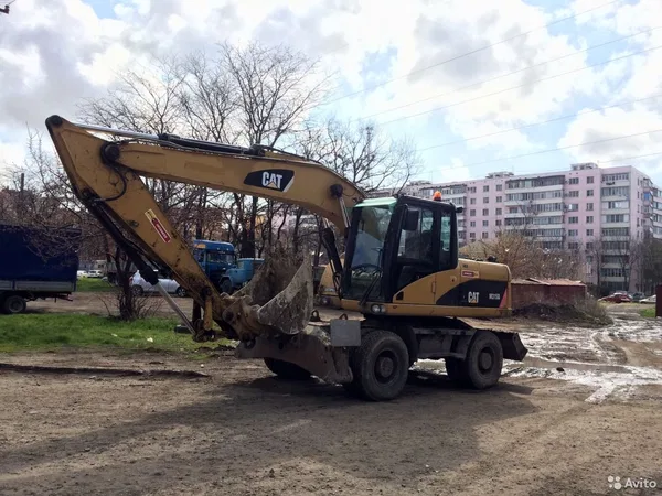 Кубовый полноповоротный экскаватор в аренду
