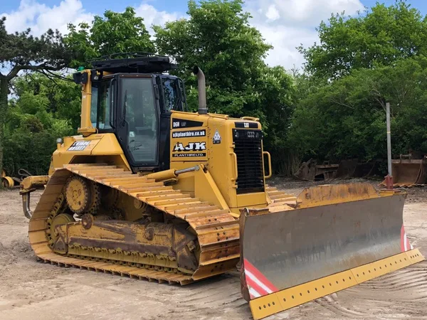Средний бульдозер                                                     Caterpillar                                                 D6N  LGP