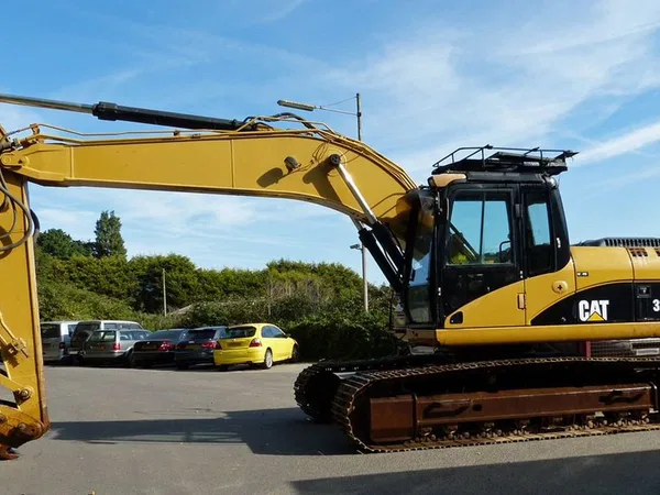 Крашер бетонолом Экскаватор CAT 330