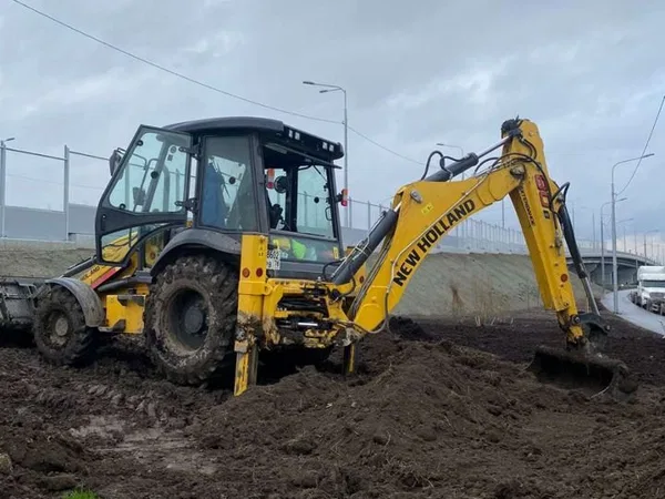 Экскаватор-погрузчик New Holland B80B в аренду Спб