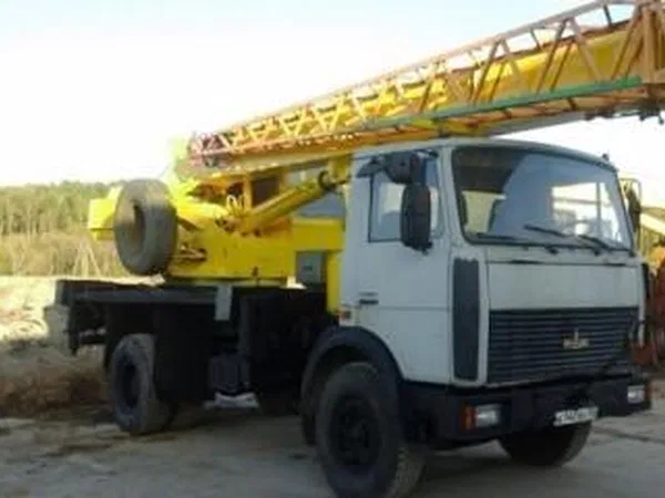Автокран Ивановец КС-35715 на шасси МАЗ