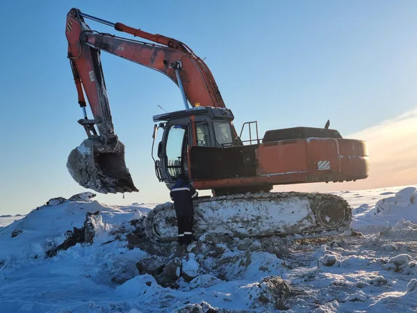 Экскаватор-погрузчик Volvo 250