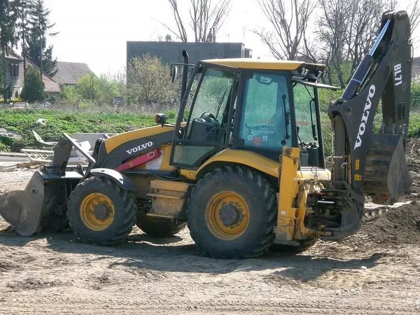 Аренда, услуги экскаватора погрузчика JCB, петушка