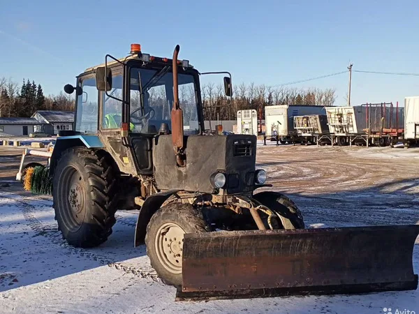 Услуги трактора мтз-82.1 с щеткой и отвалом