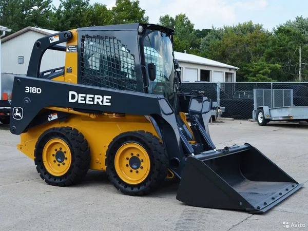 Услуги мини-погрузчика John Deere 318D