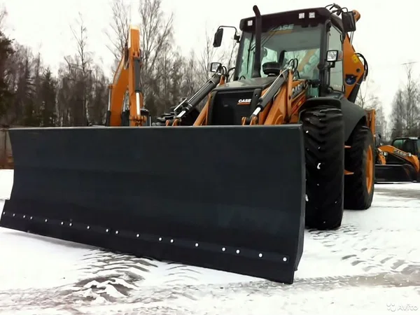 Экскаватор со снеговым отвалом JCB 4CX