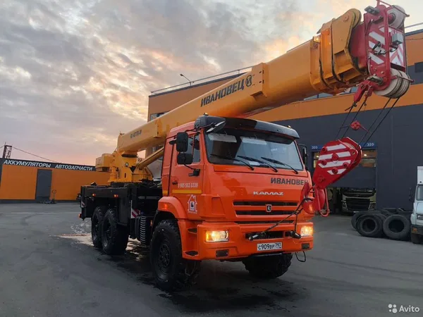 Аренда кранов 25 и 32 тн. Стрела 31-33 м. Вездеход