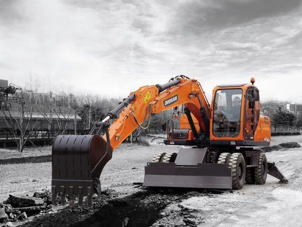 Колесный полноповоротный экскаватор Doosan DX140W