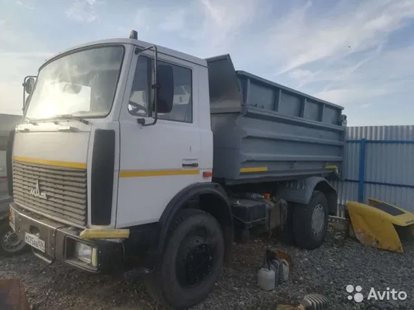 Самосвал МАЗ 5551