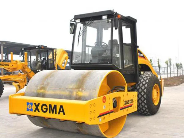 Грунтовый каток XGMA 6102