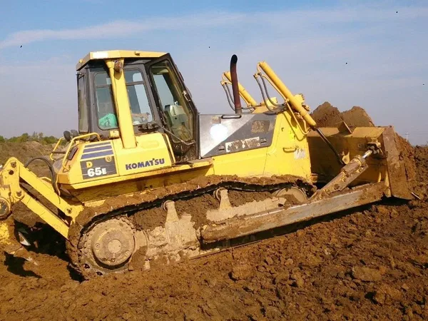 Бульдозер komatsu d65