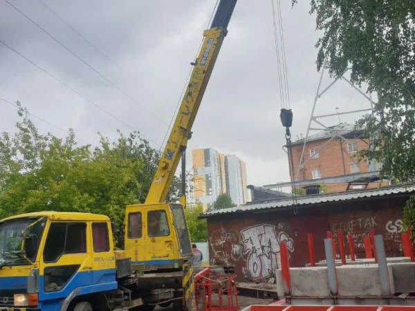 В Аренду кран вышка 5 тонн 25 м