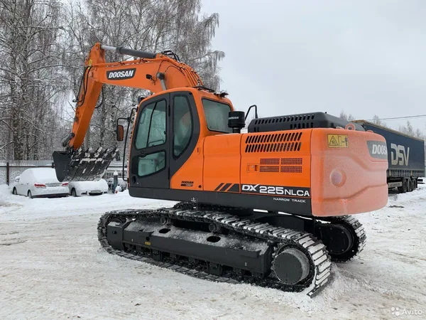 Гусеничный габаритный экскаватор Doosan DX225 1 м3