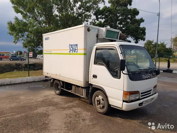 Рефрижераторный фургон Isuzu ELF