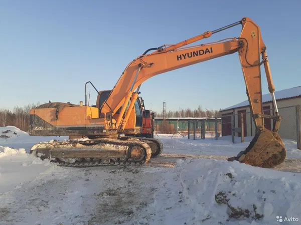 Услуги экскаватора гусеничного hyundai 220