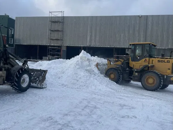 Уборка и вывоз снега