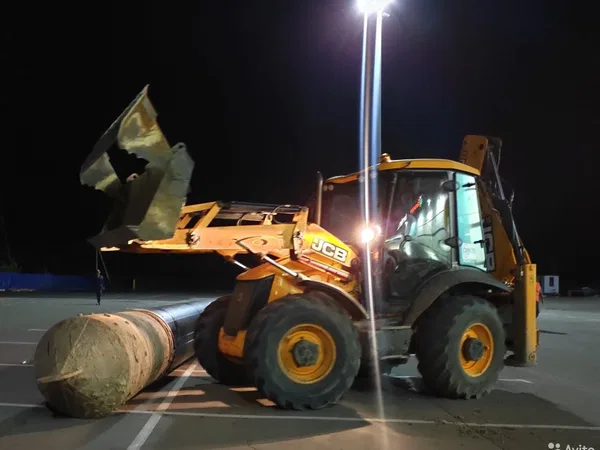 Экскаватор погрузчик JCB, гусеничный экскаватор