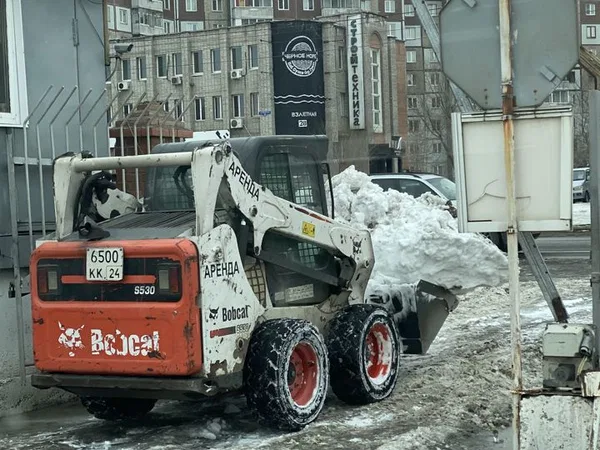 Чистка уборка снега минипогрузчиком Bobcat