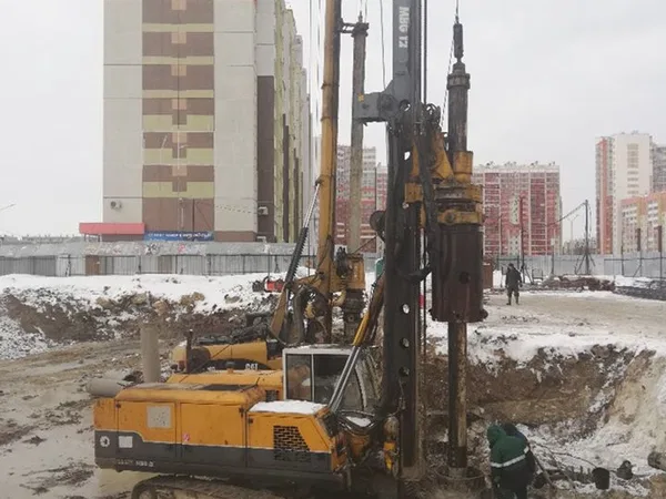 Аренда буровой установки Bauer MBG 12 xcmg XR220D