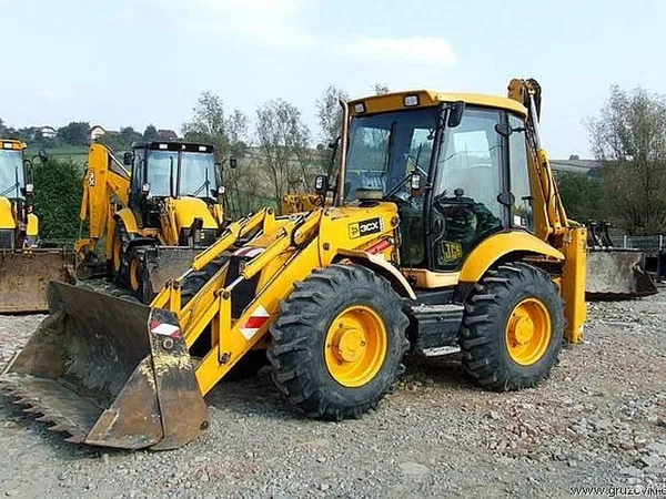 Экскаватор погрузчик JCB с гидромолотом