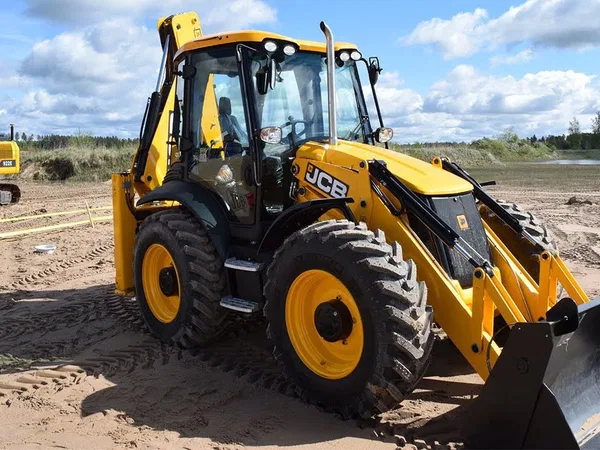 Аренда экскаватора-погрузчика JCB