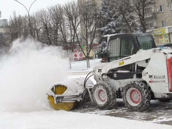 Аренда мини погрузчика Bobcat / уборка снега