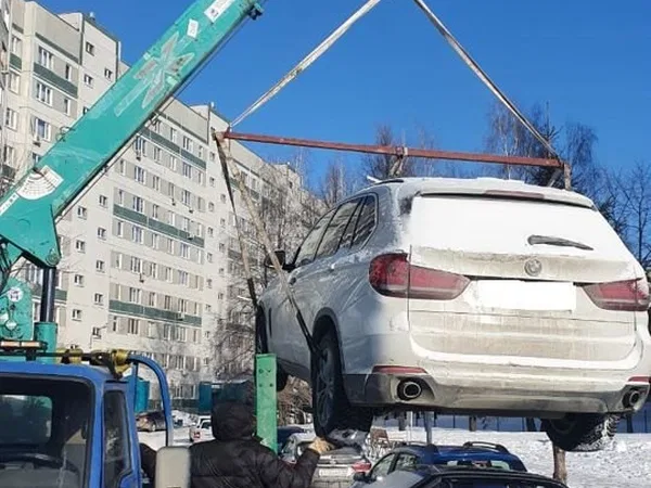 Эвакуатор погрузка автомобиля краном, лебедкой