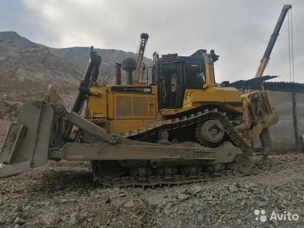 Гусеничный бульдозер Caterpillar D8R