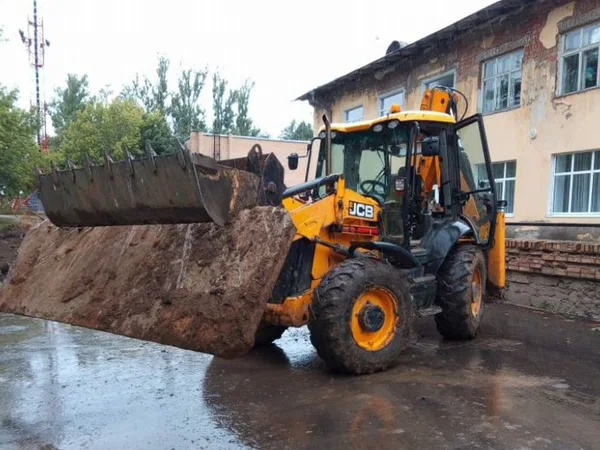 Аренда экскаватора погрузчика JCB, гусеничного