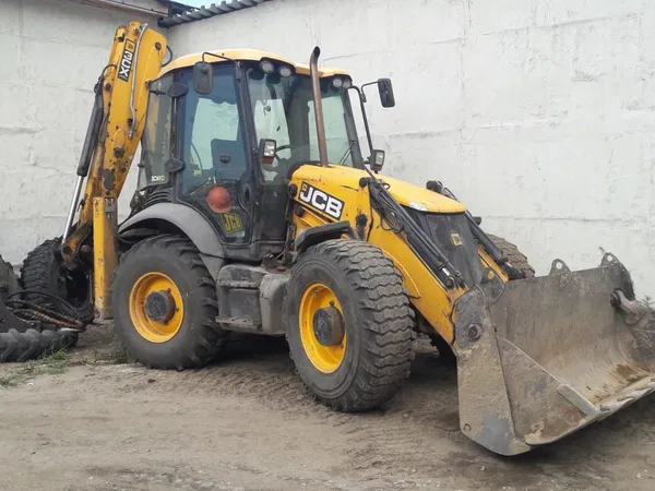 Услуги экскаватора-погрузчика JCB-3CX с ямобуром