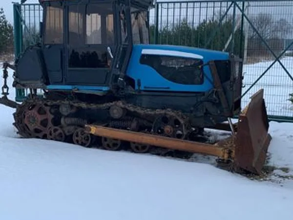 Гусеничный трактор