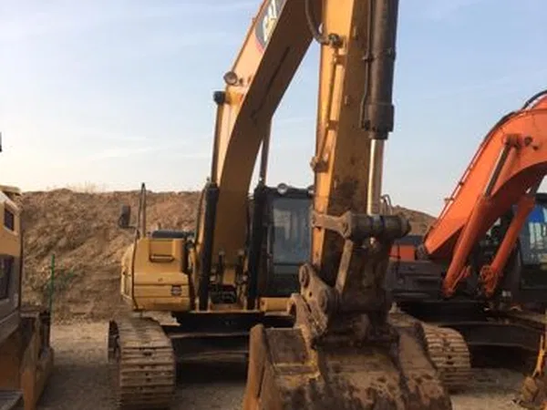 Гусеничный экскаватор Caterpillar 329D