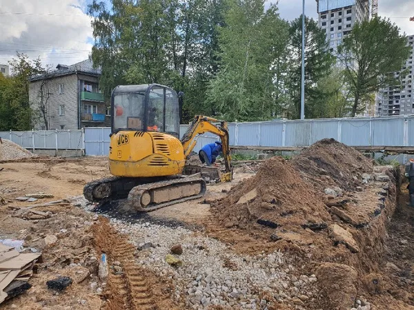 Мини-экскаватор                                                     Fendt                                                  V30