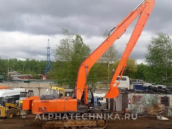 Гусеничный экскаватор Hitachi ZX330 с длинной стрелой