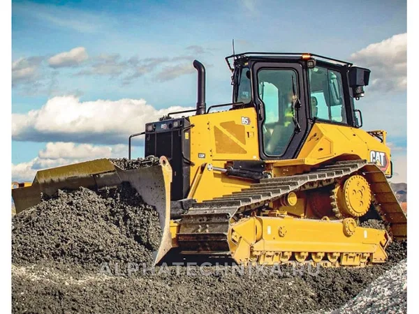 Средний бульдозер                                                     Caterpillar                                                 D5