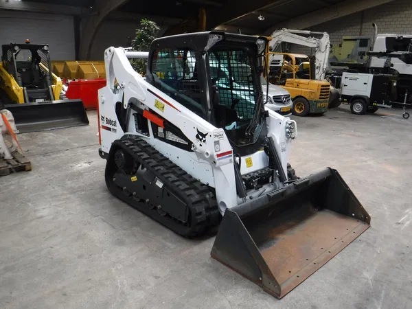 Гусеничный мини-погрузчик Bobcat T590
