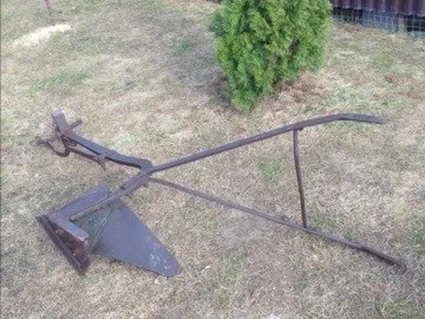 Плуг старинный